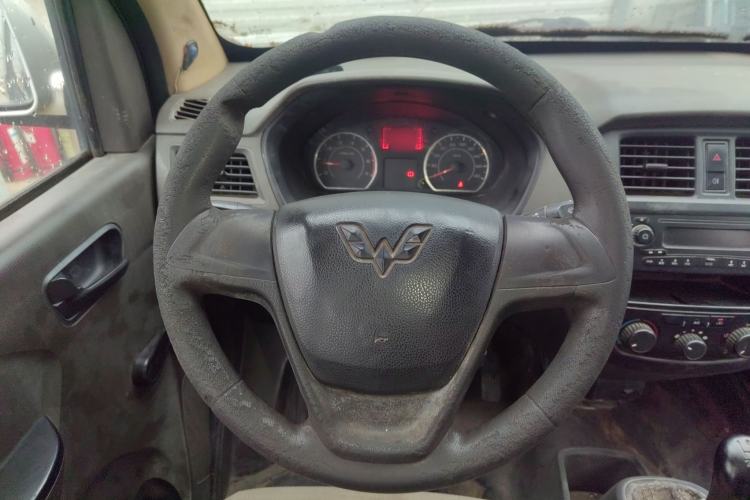 Used Wuling Rongguang 2014 1.5L S Standard Version