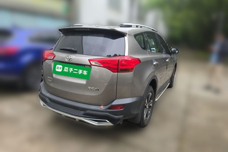 Used Toyota RAV4 2015 2.0L CVT Two-Wheel Drive Fashion Edition Rear Right 45 Deg