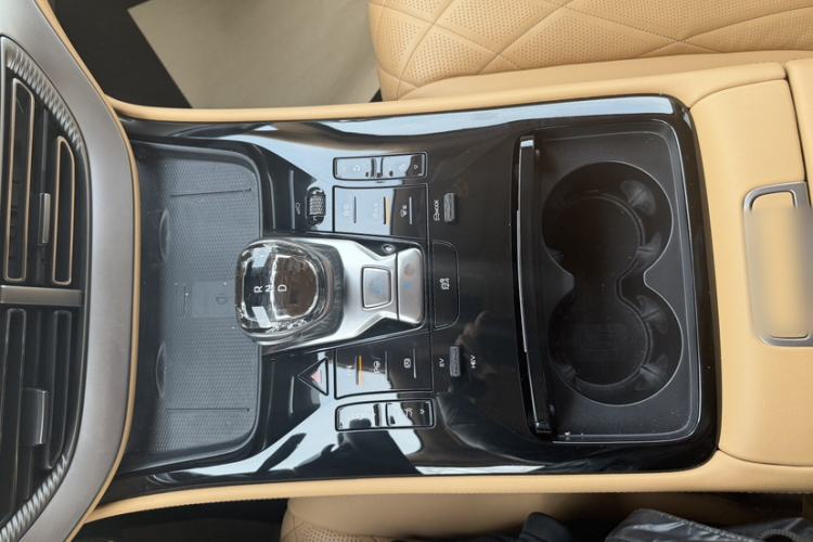 Used Denza D9 2025 DM-i Intelligent Drive 1020 Four-Wheel Drive Flagship Model