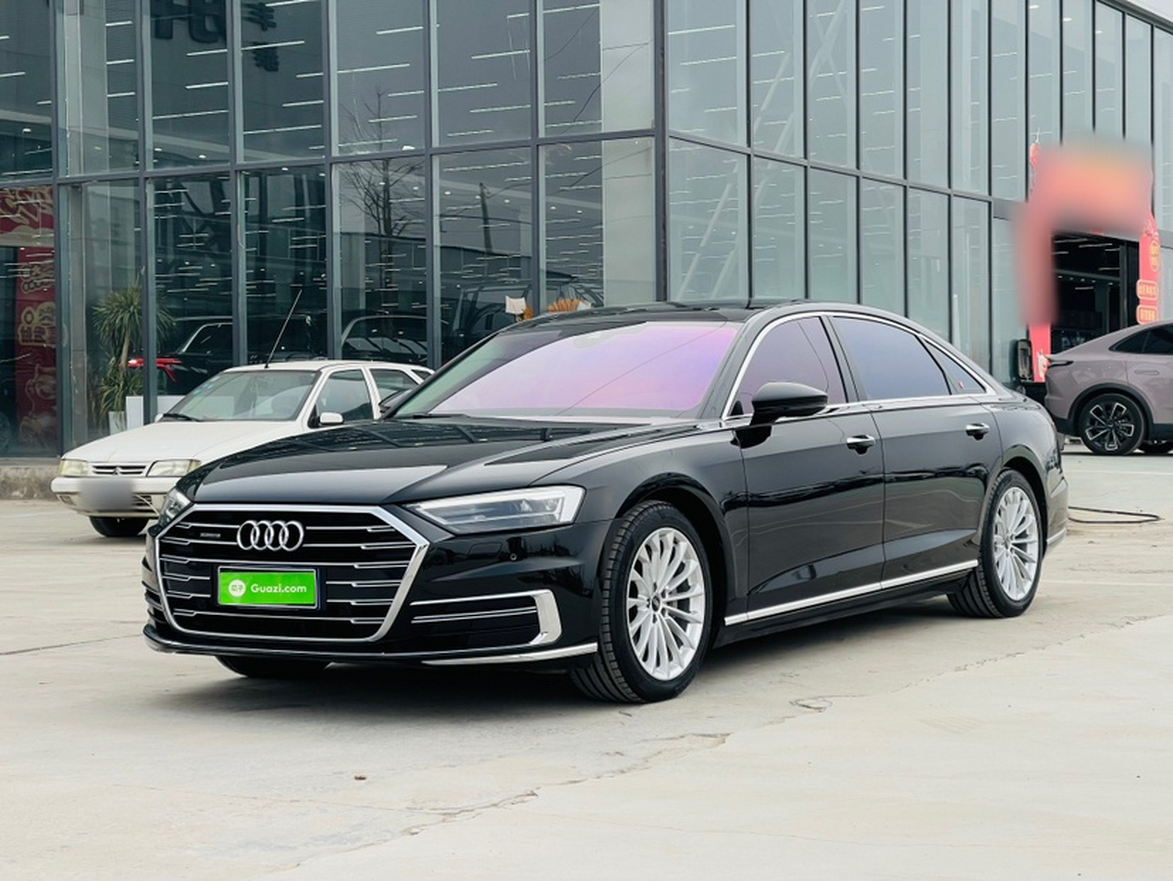 Под передней частью автомобиля