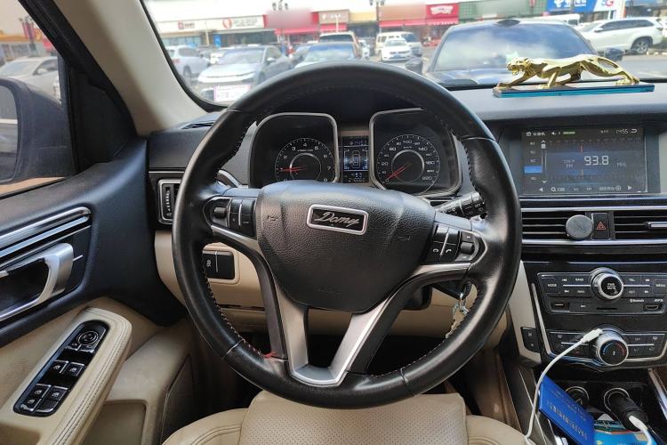 Used Zotye Domy X5 2017 Upgraded Model 1.5T Manual Luxury Version
