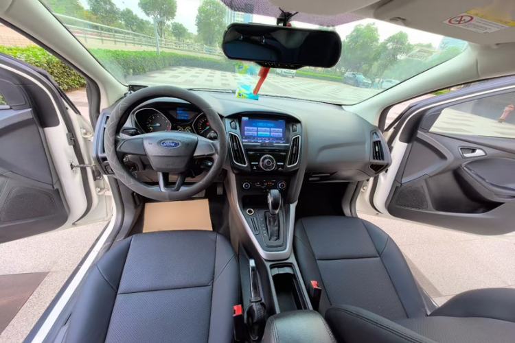 Used Ford Focus 2015 Hatchback 1.6L Automatic Comfort Model Interior 1