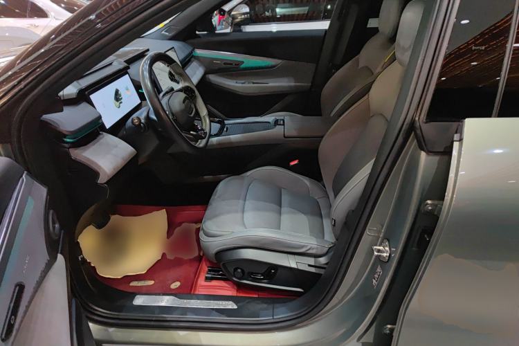 Used Lynk & Co 08 EM-P 2023 220 km Limited-Time Edition
