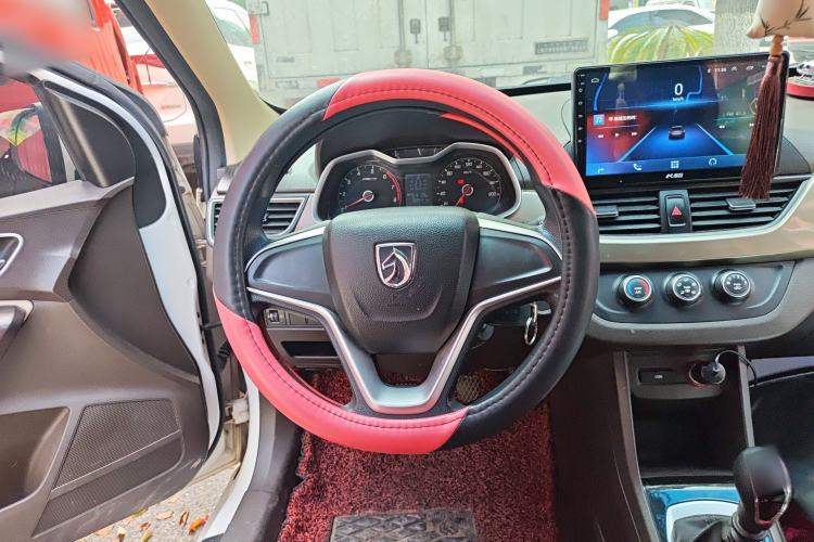 Used Baojun 310W 2017 1.5L Manual Comfort Version China VI Emission Standard Steering Wheel