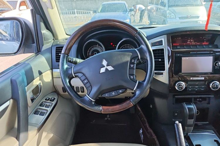 Used Mitsubishi Pajero  Steering Wheel