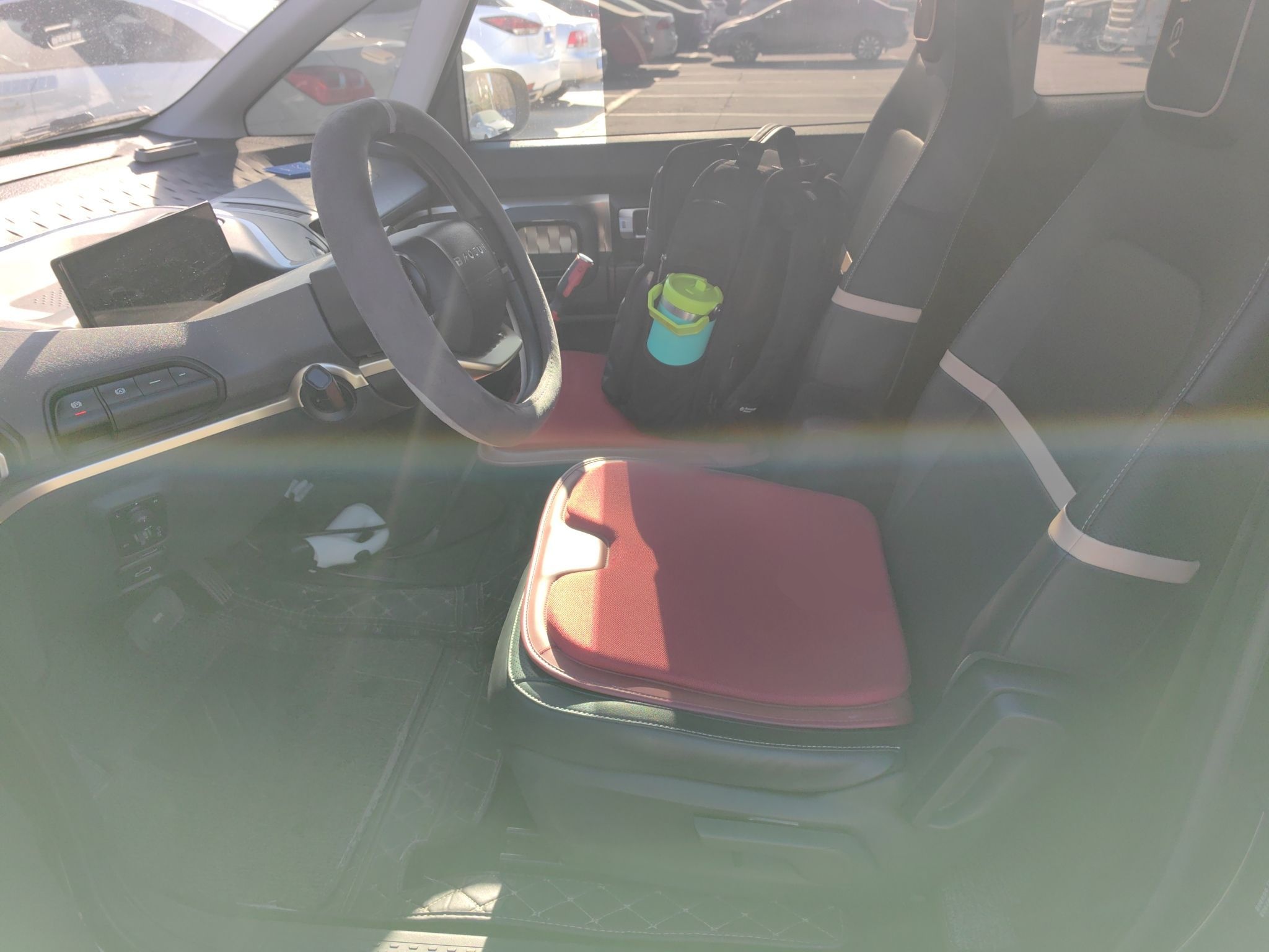 Переднее сиденье в автомобиле