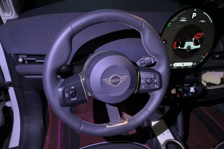 Used MINI Electric COOPER 2024 452km COOPER SE Artist Steering Wheel