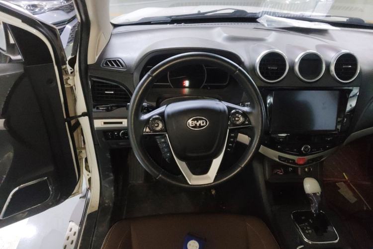Used BYD S7 2015 2.0T Upgraded Automatic Luxury Version Steering Wheel