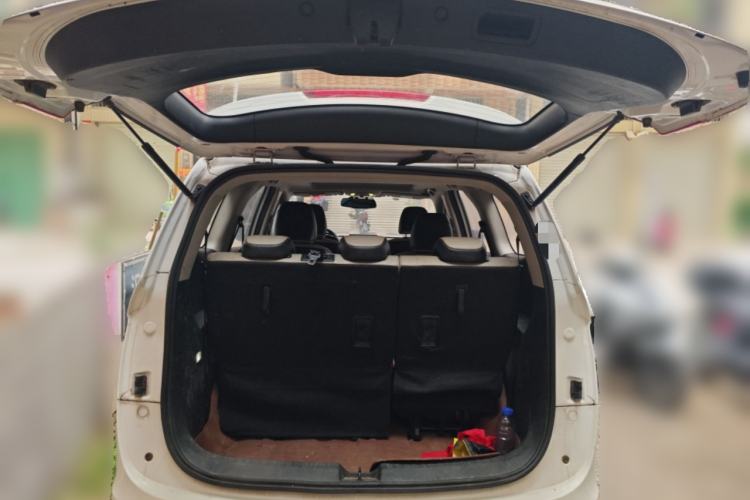 Used Baojun 730 2017 1.5T DCT Fashion Edition 7-Seater China V Emission Standard Trunk