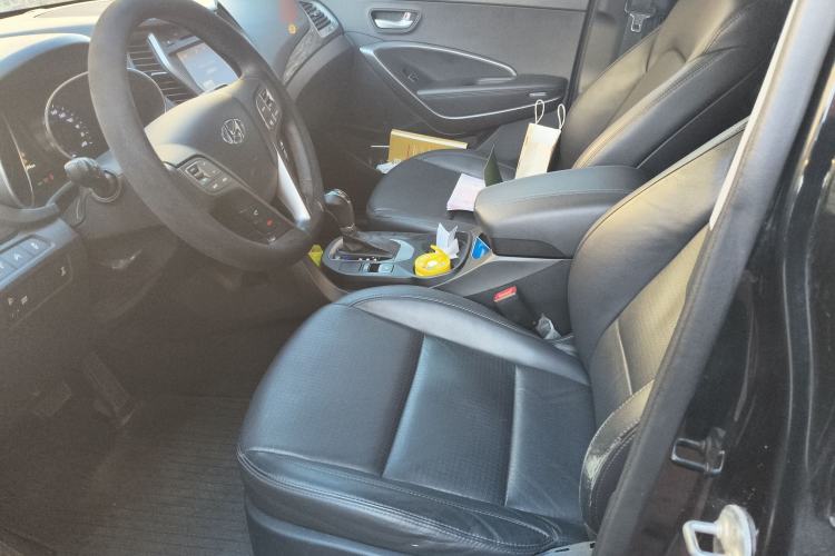 Used Hyundai Santa Fe 2013 2.4L Automatic 4x4 Smart Version Left Front Seat