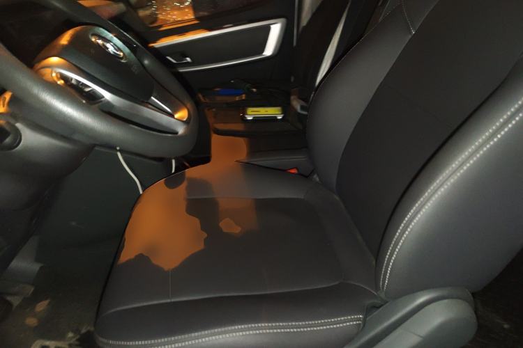 Used Dongfeng Yufeng 2023 V9+ 2.0T Automatic Front-Wheel-Drive Short Wheelbase Low-Roof Model with 5/6 Seats
