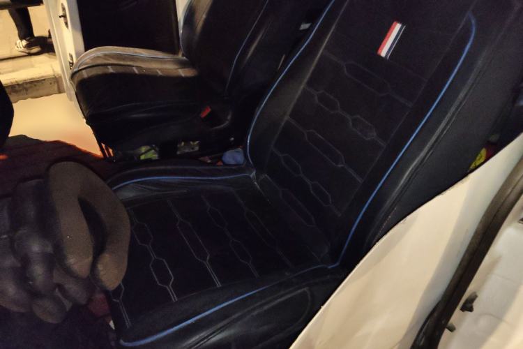 Used Dongfeng Fengon 380 2022 1.5L Standard Edition 7-Seater Passenger Vehicle Left Rear Seat