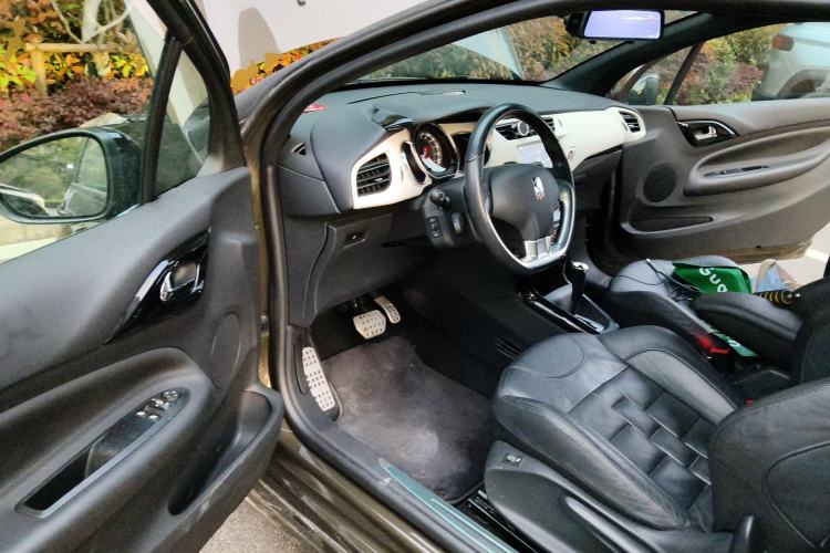 Used DS 3 2012 1.6L Supreme Edition
