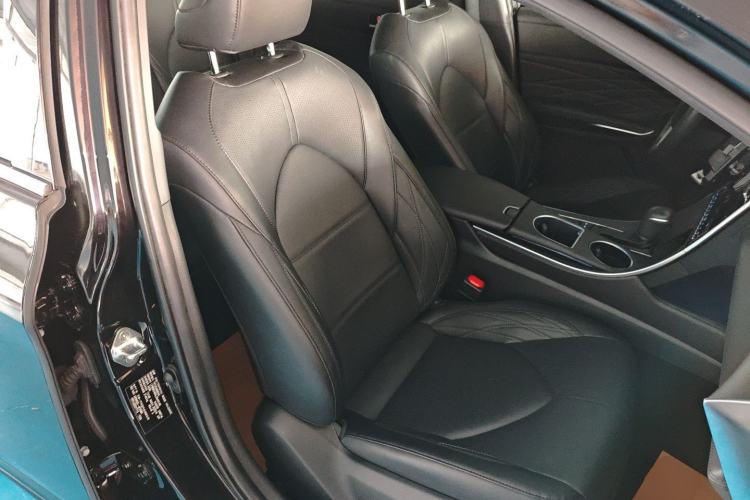 Used Toyota Avalon 2019 Dual-Engine 2.5L XLE Prestige Version China VI Standard