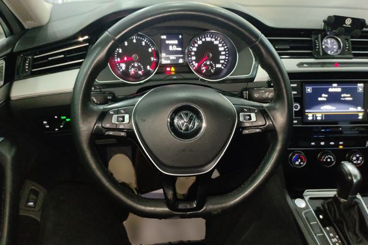 Used Volkswagen Magotan 2018 330TSI DSG Advanced Model Steering Wheel
