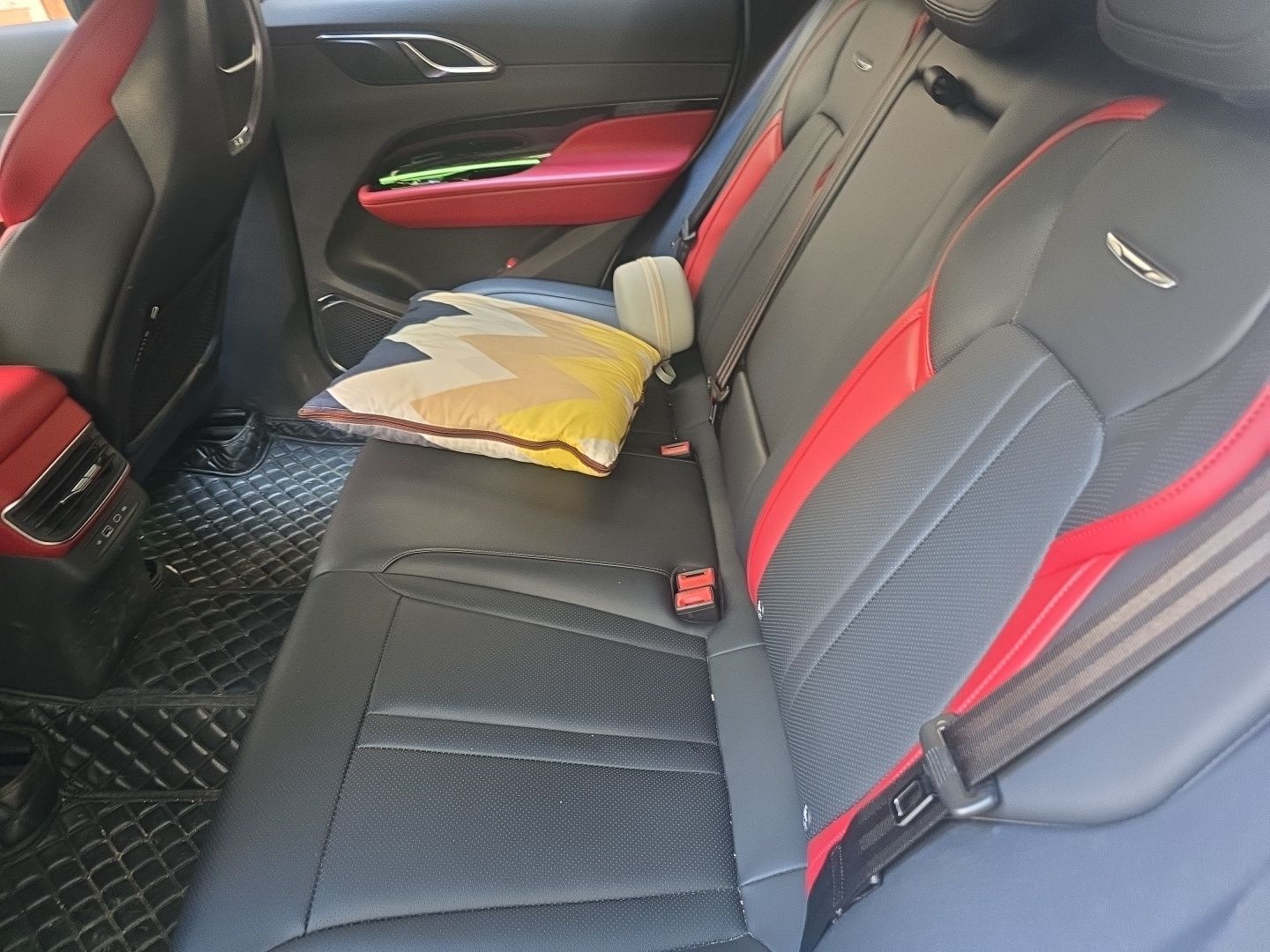 Hongqi HS3 2023 1.5T Two-Wheel Drive Shanwei Edition — снимка 17