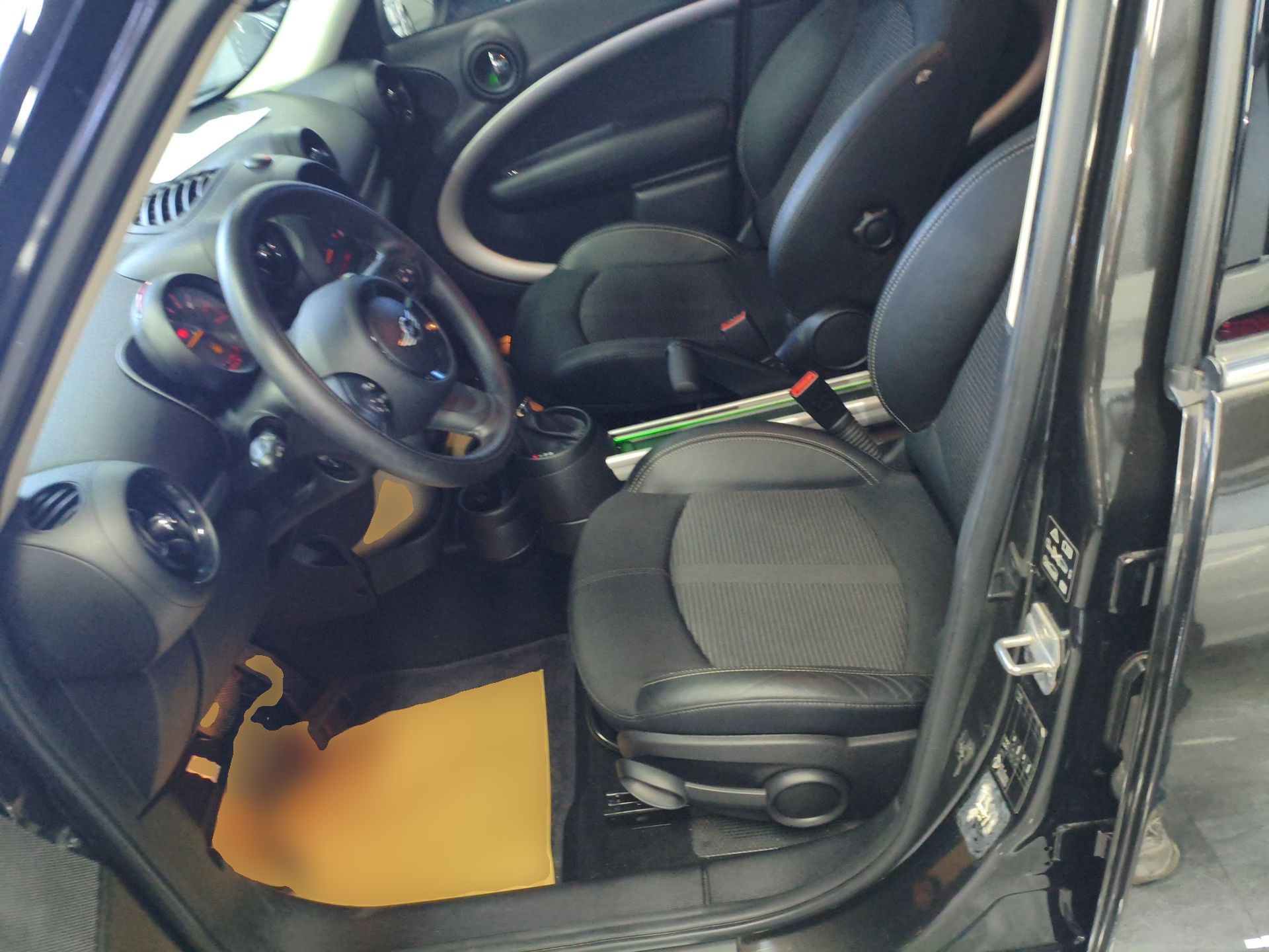 Переднее сиденье в автомобиле