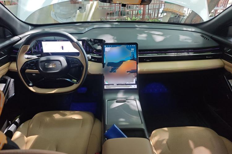 Used Geely Galaxy L6 2023 125km Starship