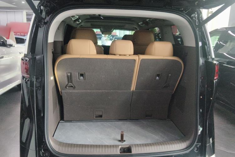 Used Denza D9 2022 DM-i 970 Four-Wheel Drive Prestige Model Trunk