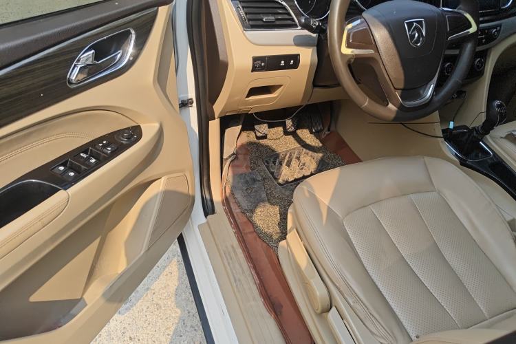 Used Baojun 730 2016 1.5T Manual Comfort Version 7 Seats Driver Seat