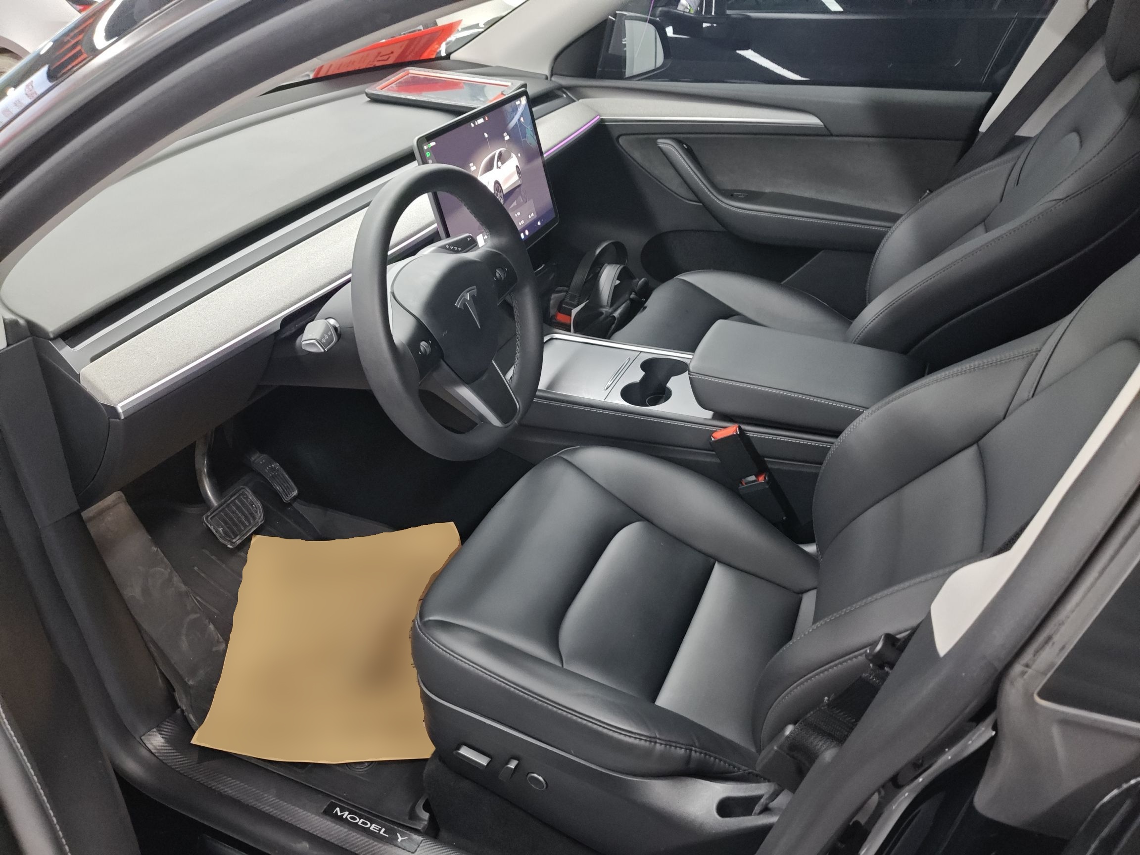 المقاعد الأمامية داخل السيارة