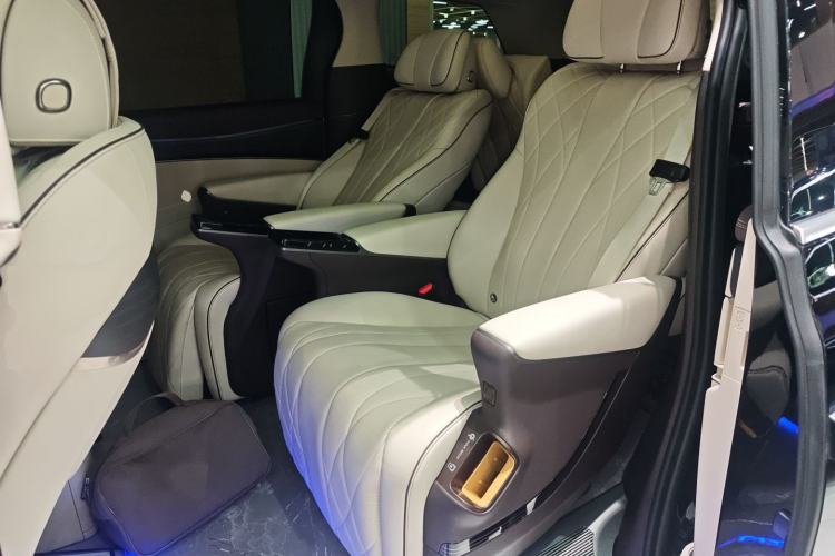 Used Denza D9 2024 DM-i 980 Four-Wheel Drive Prestige Model