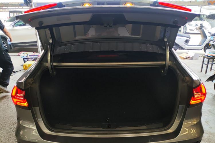 Used Roewe i5 2021 Revised Version 1.5L CVT Diamond Edition