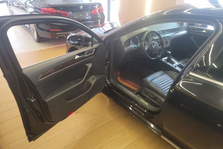 Used Volkswagen Magotan 2019 330TSI DSG Leading Model China VI Standard Driver Seat