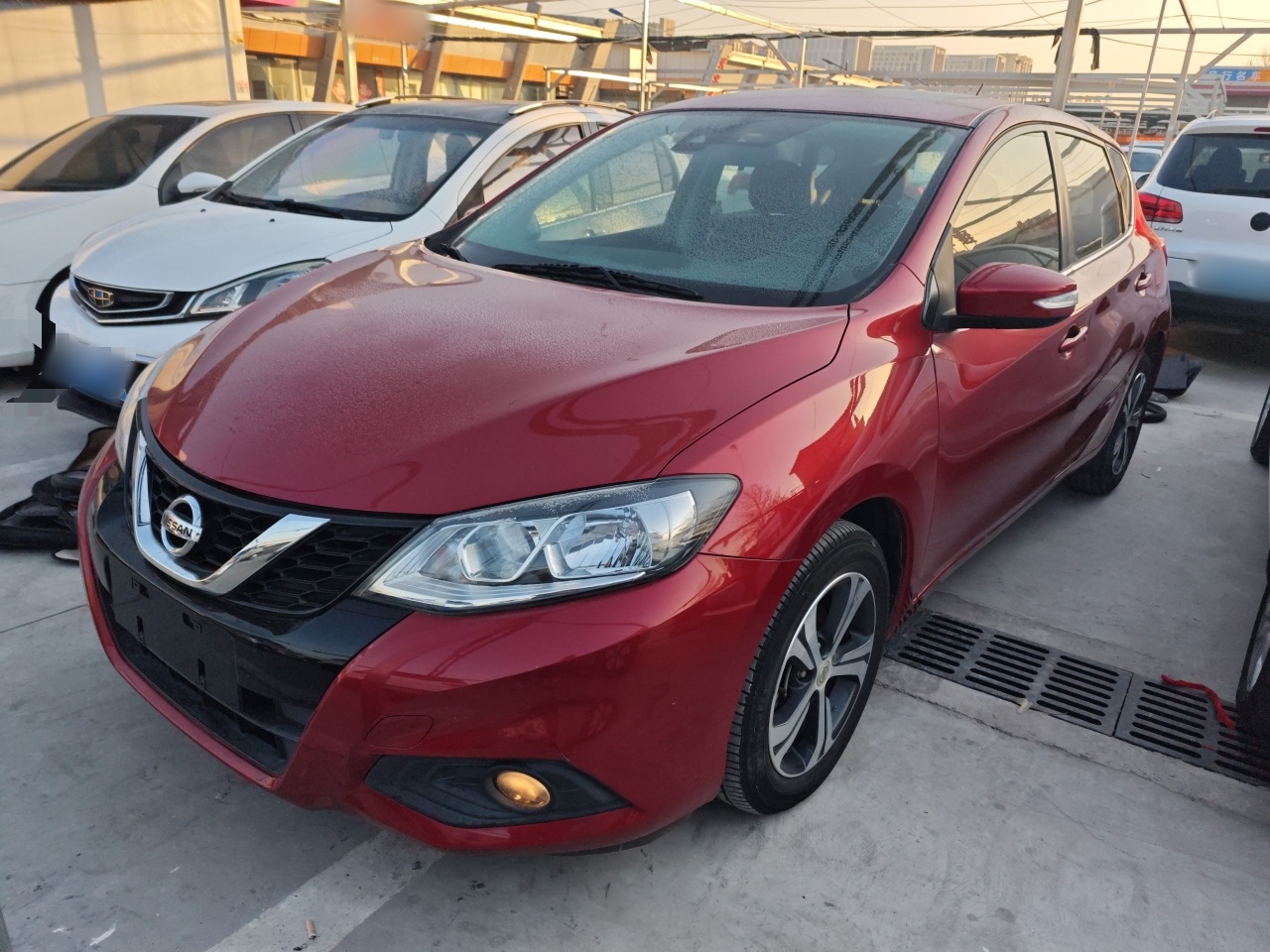 Под передней частью автомобиля