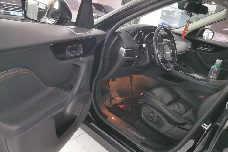 Used Jaguar F-PACE 2016 2.0T Two-Wheel Drive Urban Luxury Edition
