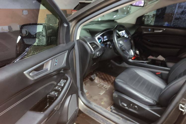 Used Ford Edge 2015 2.0T GTDi Two-Wheel-Drive High-Line Version
