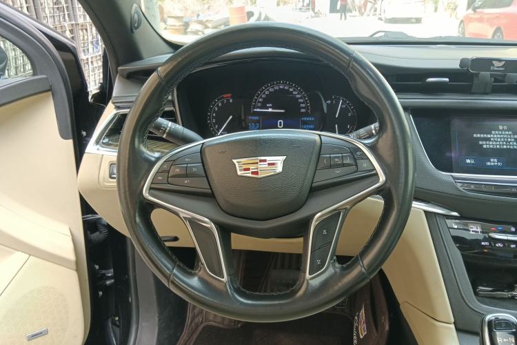 Used Cadillac XT5 2016 28T Four-Wheel Drive Tech Version Steering Wheel