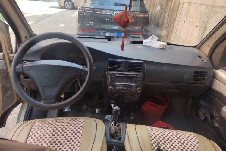 Used Wuling Rongguang 2011 1.2L Base Version
