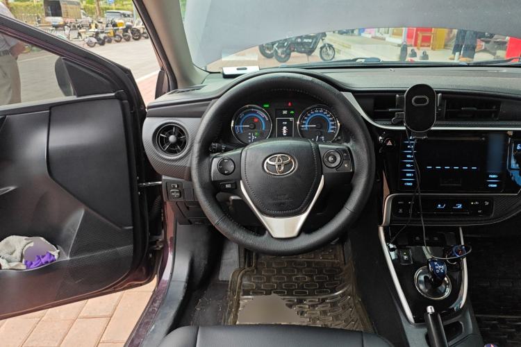 Used Toyota Levin 2017 Revised Dual-Engine 1.8H GS E-CVT Elite Sunroof Version China V Standard Steering Wheel