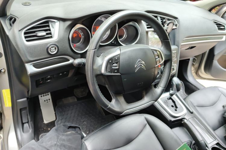 Used Citroen C4L 2015 1.6T Automatic Prestige Edition Center Console