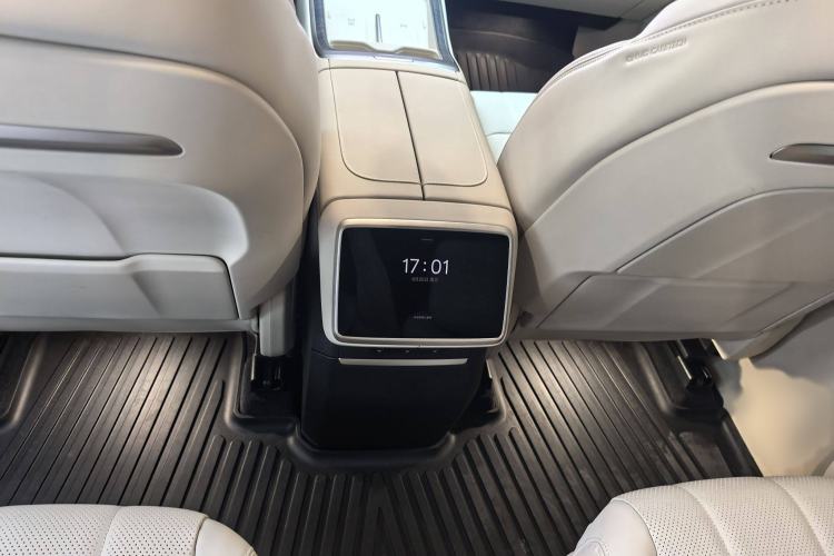 Used ONVO Luxeed L90 2025 Model—Ultra Six-Seater Version