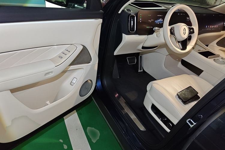 Used Hima AITO M8 2025 Model, Pure Electric Max+ Six-Seat Long-Range Version Driver Seat