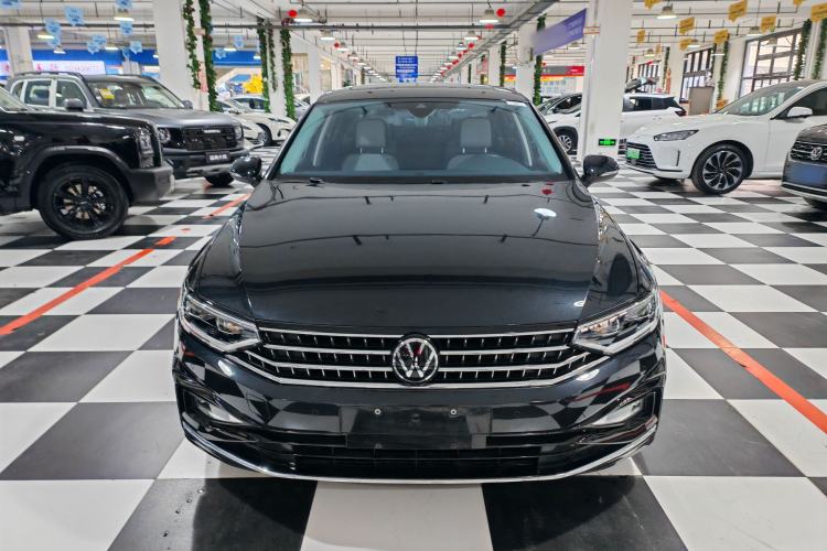 Used Volkswagen Magotan 2024 2 Million Units Zhongxiang Version 330TSI DSG Luxury Edition Exterior 1