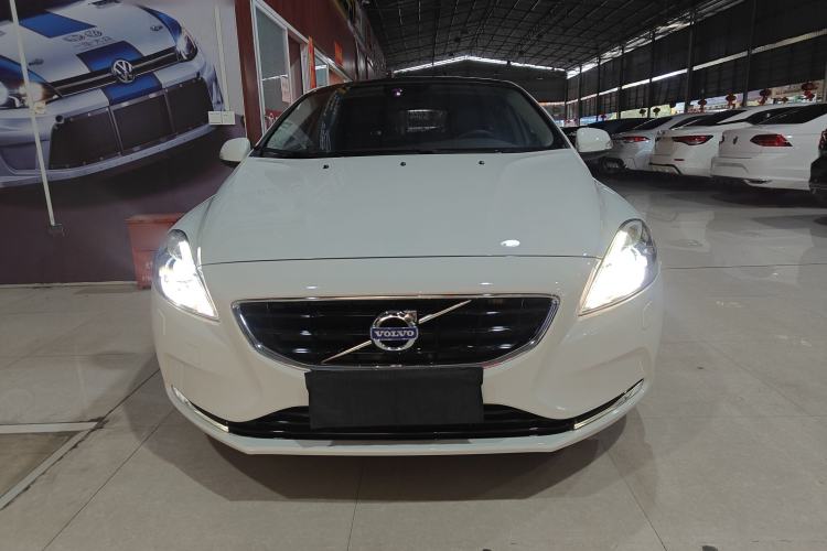 Used Volvo V40 2015 1.6T Zhiyi Edition