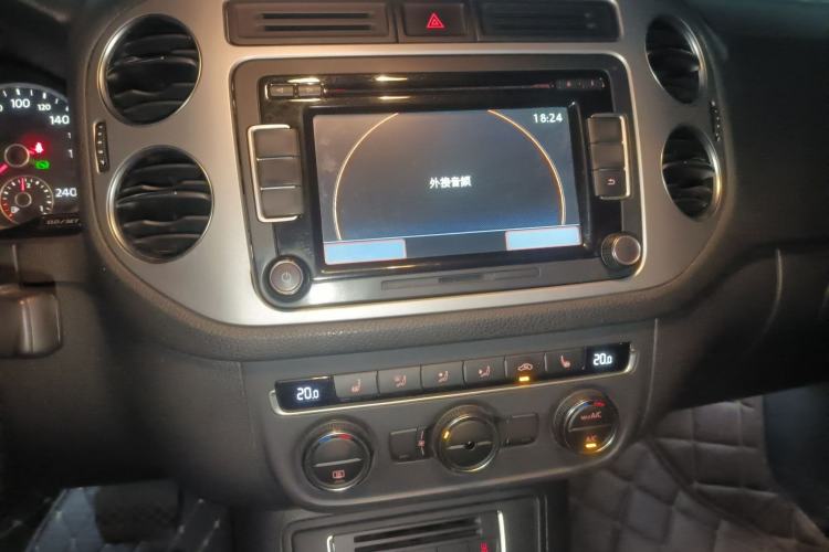 Used Volkswagen Tiguan 2015 1.8TSI Automatic Two-Wheel Drive Luxury Model Audio And AC Panel