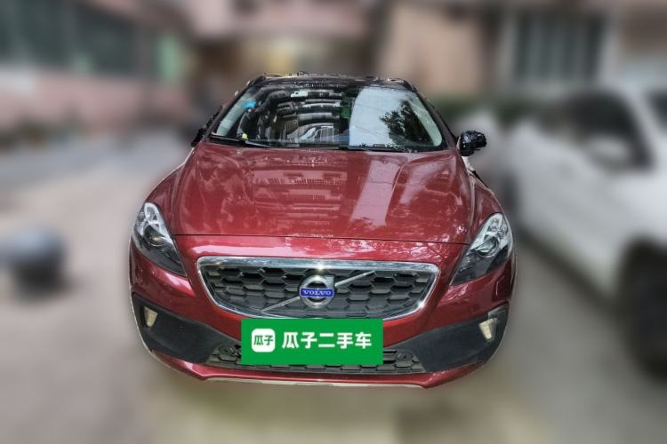 Used Volvo V40 2014 Cross Country T5 AWD Smart Luxury Edition Front