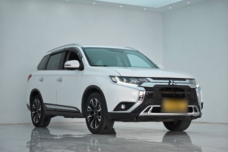 Used Mitsubishi Outlander 2019 2.4L 4x4 Zhi Xiang Edition 5 Seats China VI Standard
