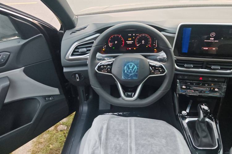 Used Volkswagen T-ROC 2025 Facelifted 300TSI DSG Two-Wheel-Drive Starlight Edition