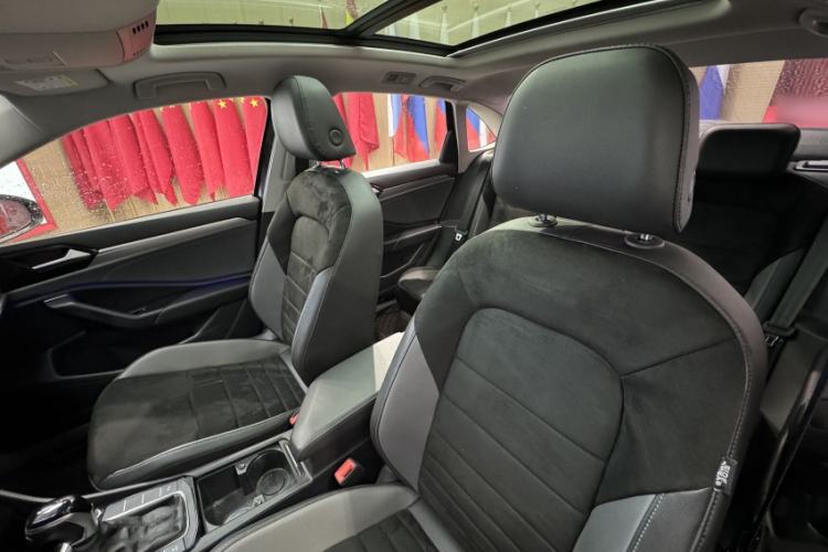 Used Volkswagen Sagitar 2021 280TSI DSG Luxury Smart Connectivity Edition Interior 9