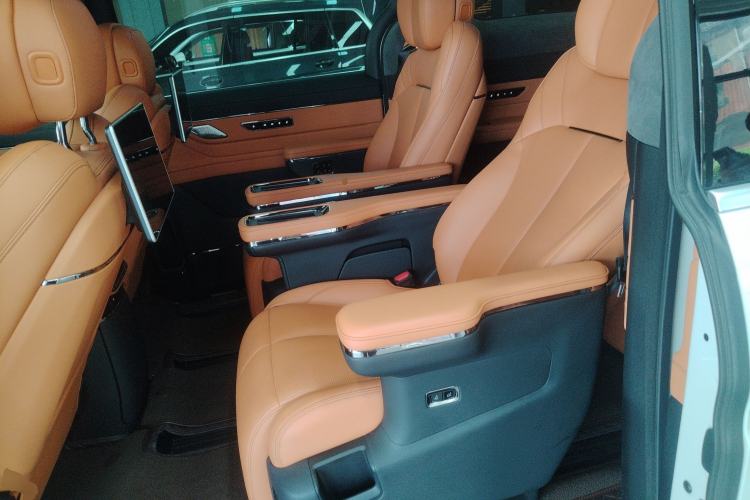 Used Geely Galaxy LEVC L380 2024 140-Degree 6-Seater All-Wheel-Drive Ultra Left Rear Seat