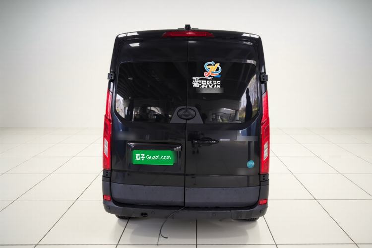 Used SAIC MAXUS Xintu V90 2022 2.0T Automatic Zhiyun King Rear-Drive Long Wheelbase High-Roof Design with Single Rear Tire—6/7 Seater