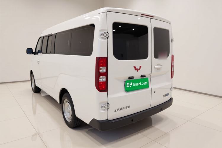 Used Wuling Yangguang 2024 300KM Comfort Version Passenger Van 75kW
