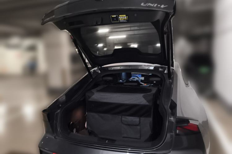 Used CHANGAN UNI-V 2022 1.5T Prestige Version Trunk