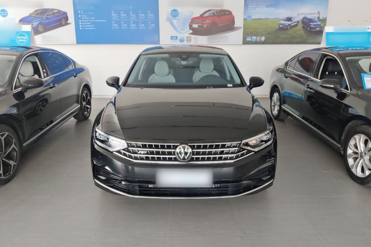 Used Volkswagen Magotan 2026 30 Million Vehicles Selected Model 380TSI DSG Luxury Edition Front