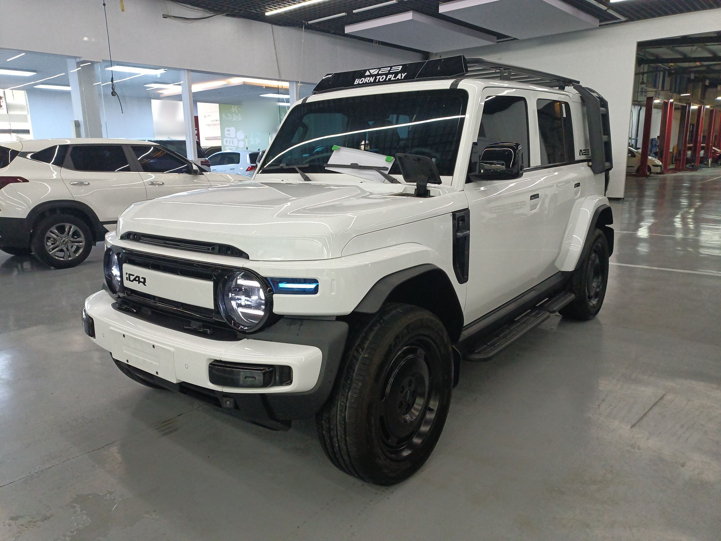 Под передней частью автомобиля